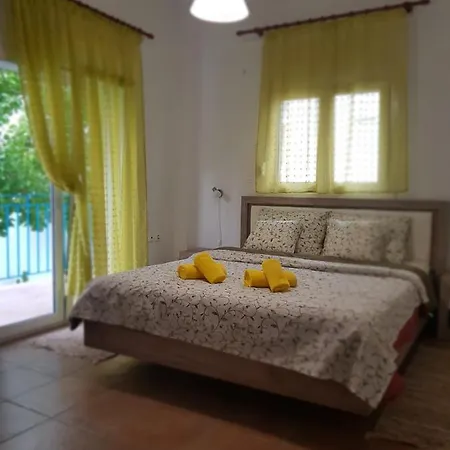 Apartment Rodzinne Kamena Vourla