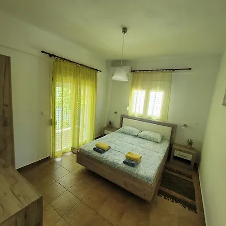 Rodzinne Apartment Kamena Vourla